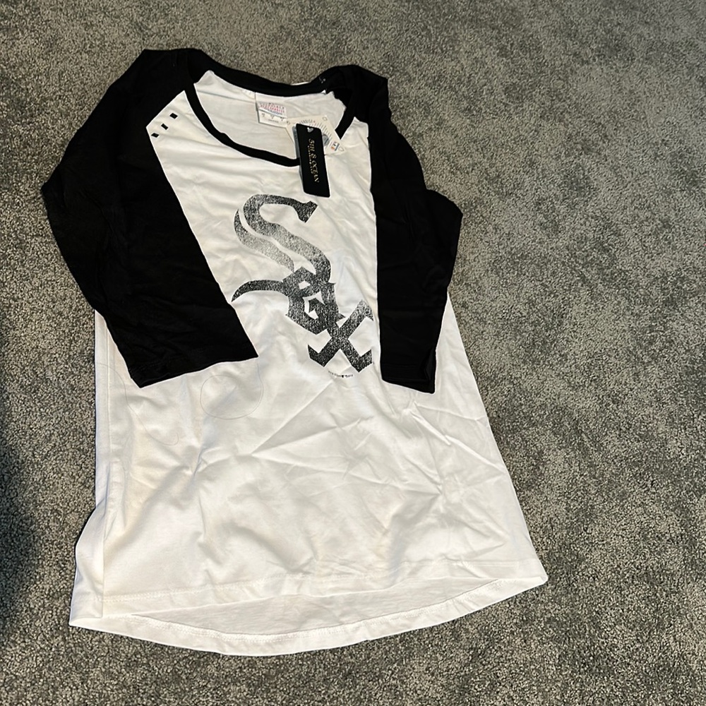 Women’s Chicago White Sox shirt with tags